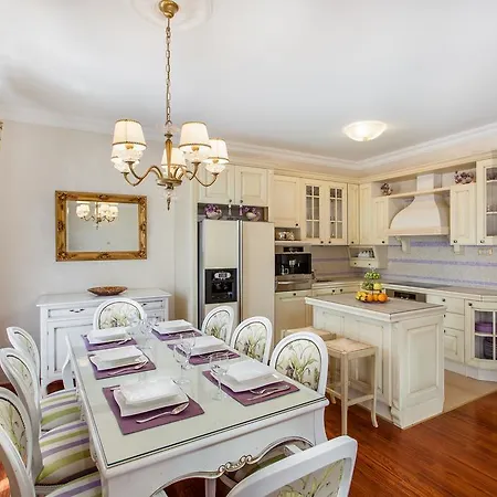 Sea Breeze 아파트 *