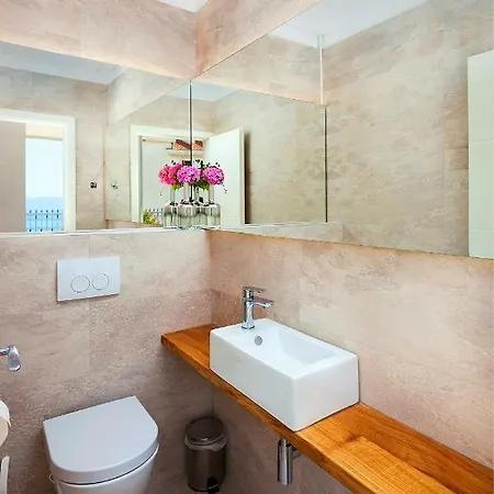 Sea Breeze Apartment