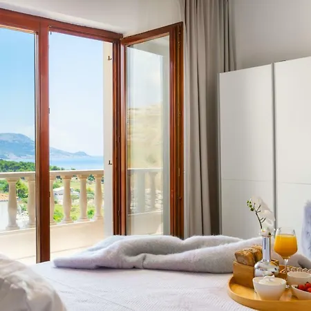 Sea Breeze Apartment *