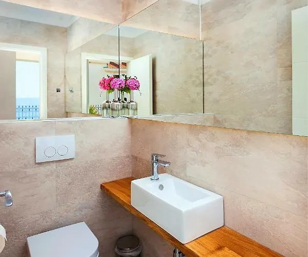 Sea Breeze Apartment